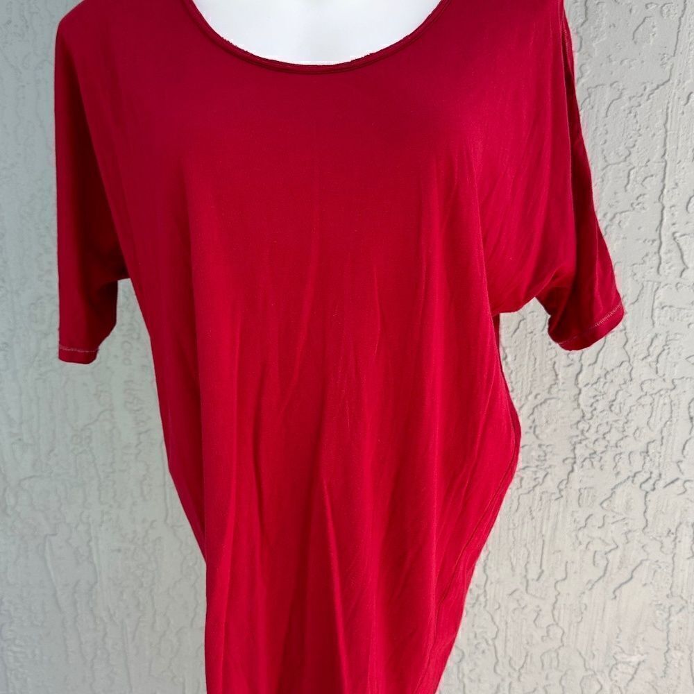 Tommy Bahama Short Sleeve Long Scoop Neck Tee Red M EUC